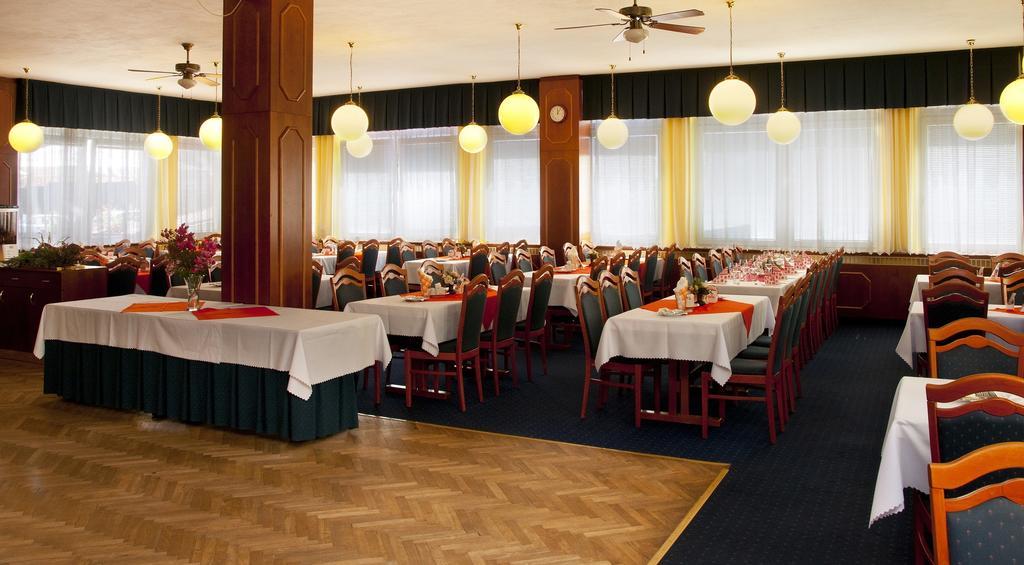 Hotel Slunce Havlickuv Brod Bagian luar foto