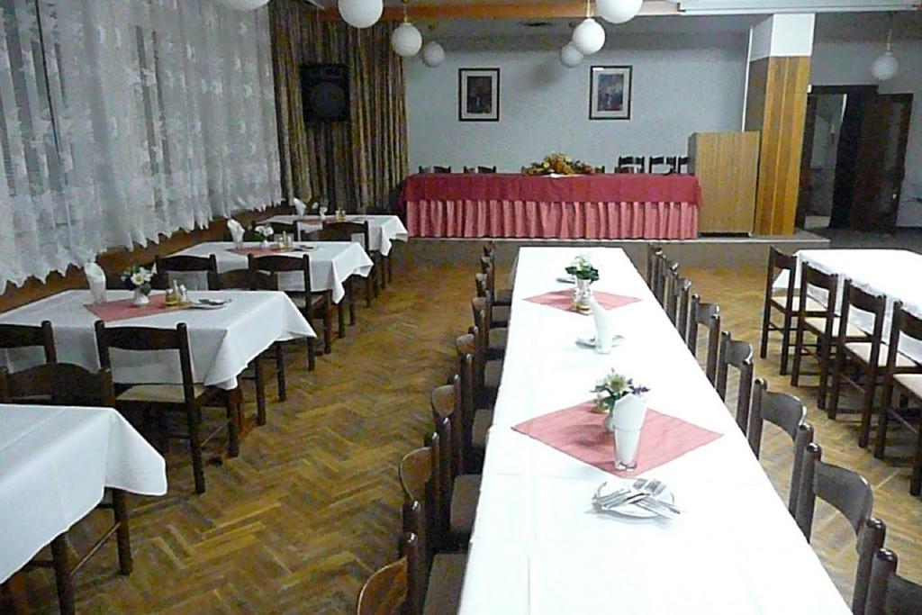 Hotel Slunce Havlickuv Brod Bagian luar foto