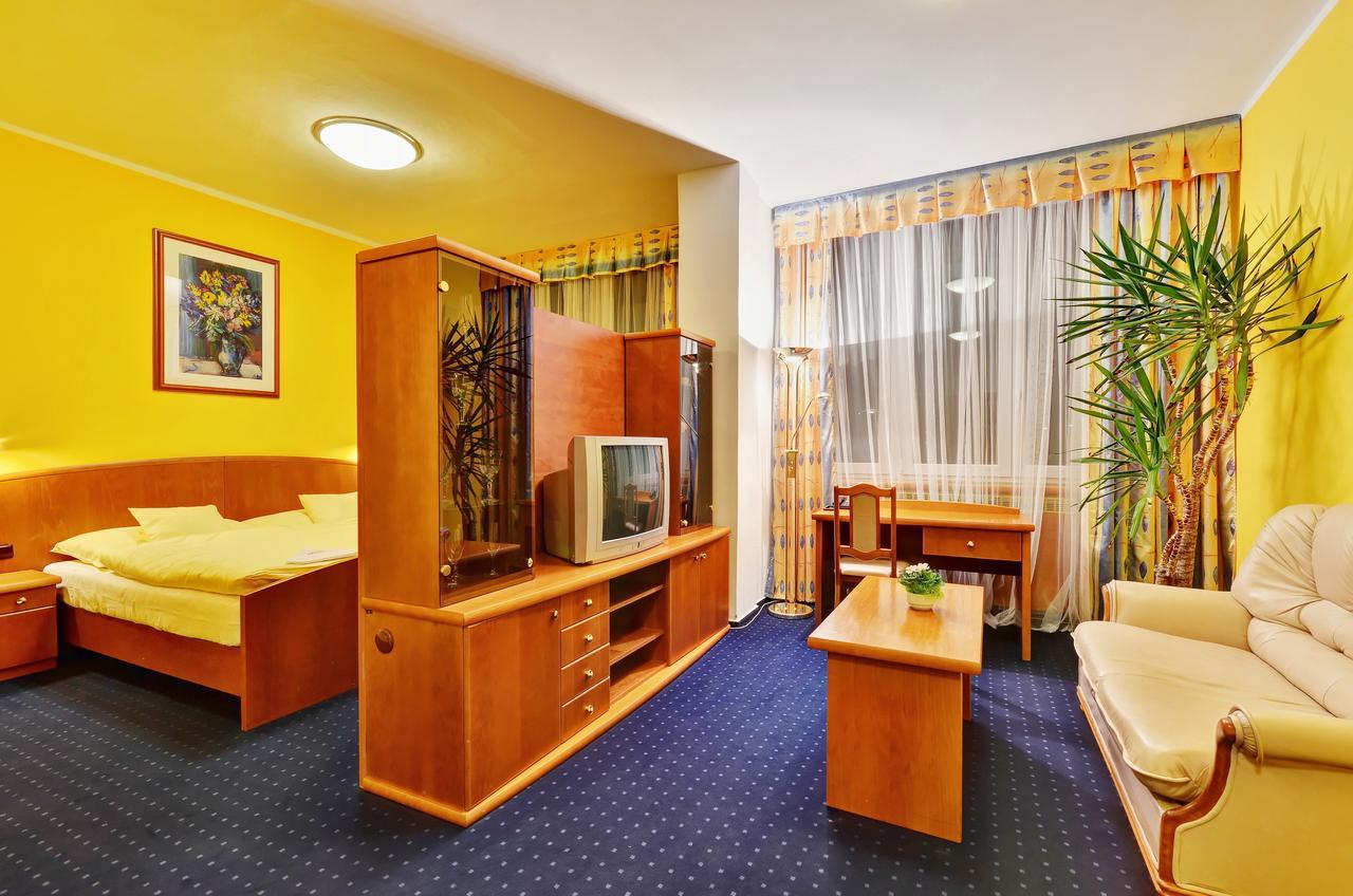 Hotel Slunce Havlickuv Brod Bagian luar foto