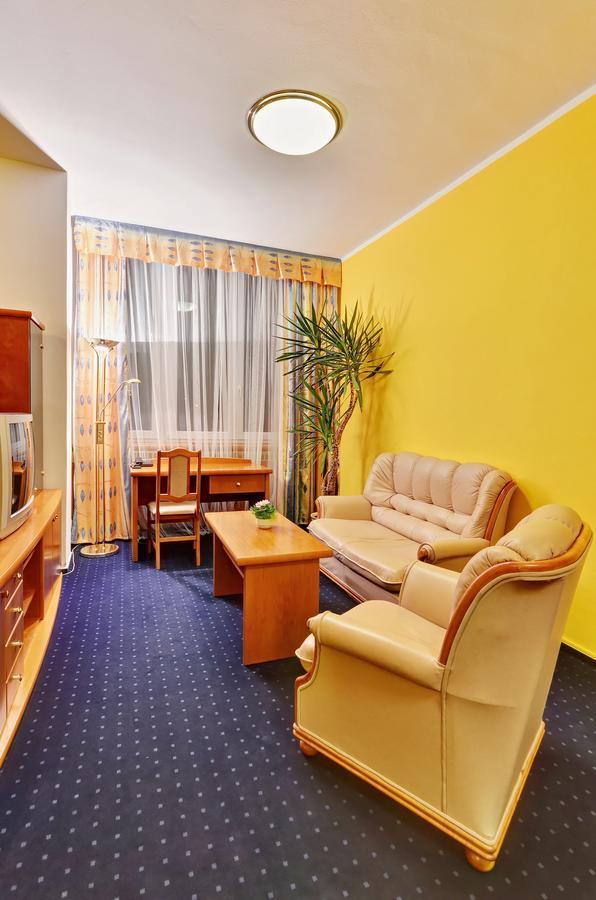 Hotel Slunce Havlickuv Brod Bagian luar foto