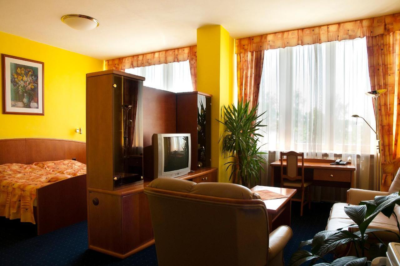 Hotel Slunce Havlickuv Brod Bagian luar foto